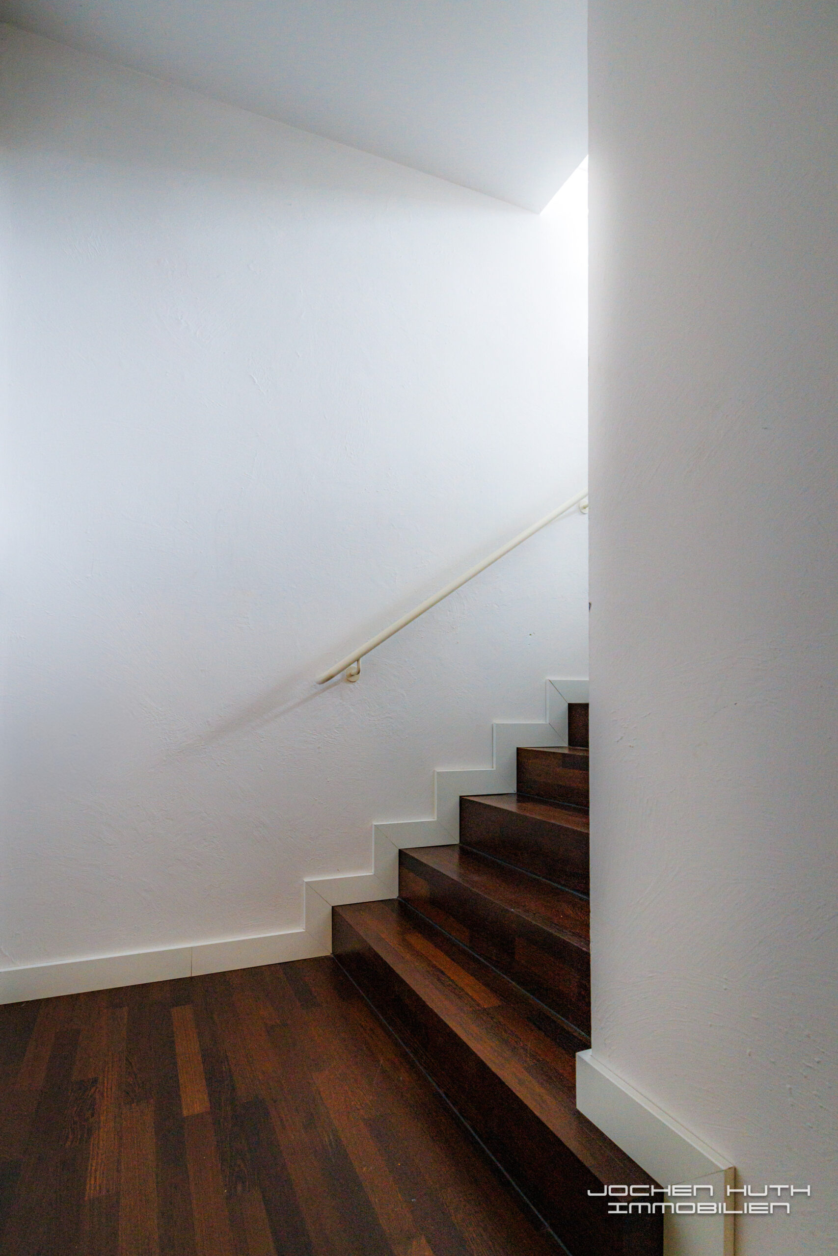 Diele zum Treppenaufgang zum Studio