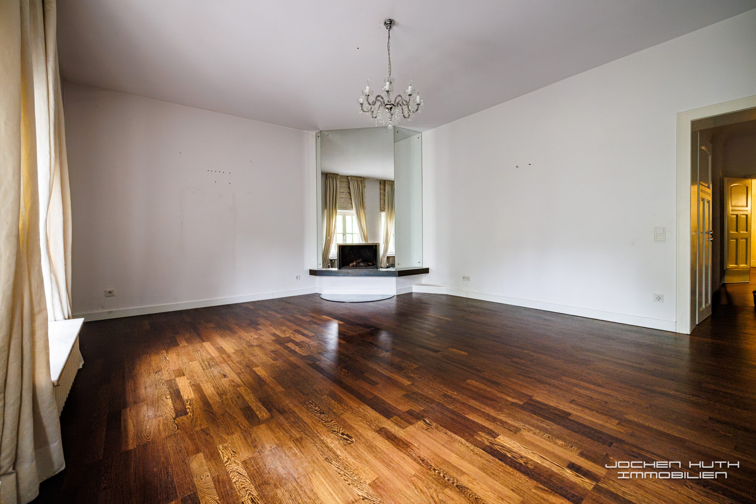 Wohn-Essraum und Kamin #1