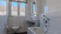 Bad mit Wanne, Fenster und Wc